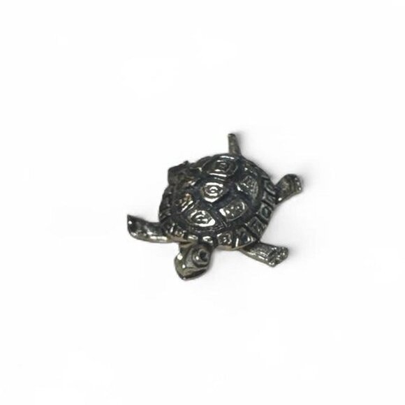 Small Turtle Pin - Picture 2 of 4